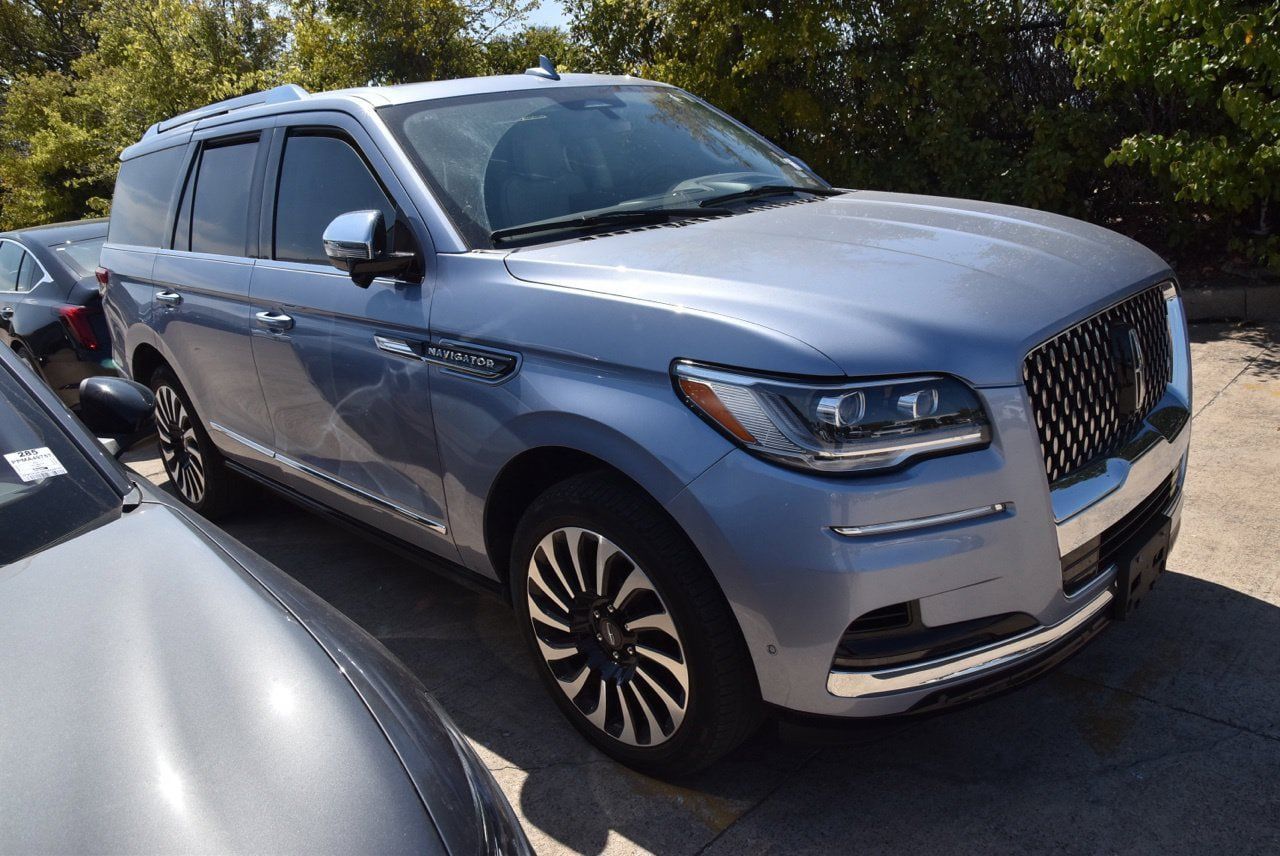 Used 2024 Lincoln Navigator Black Label AWD/4WD image 5