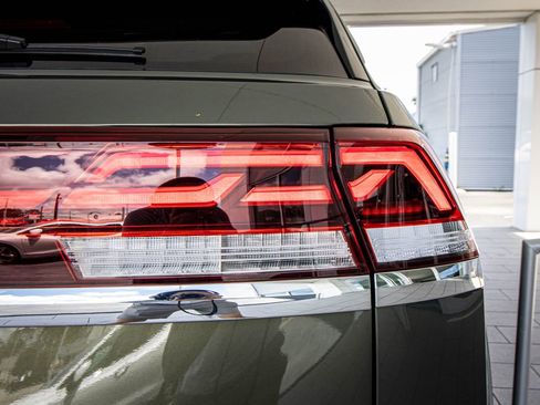 New 2026 Volkswagen Atlas Cross Sport SE FWD image 17