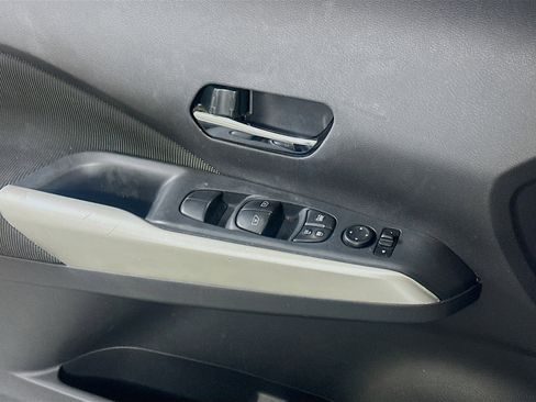 Used 2019 Nissan Kicks SV FWD image 15