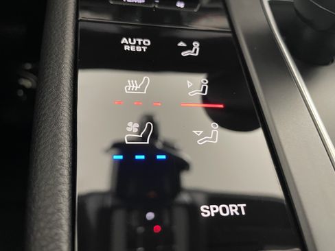 Used 2025 Porsche Macan image 23