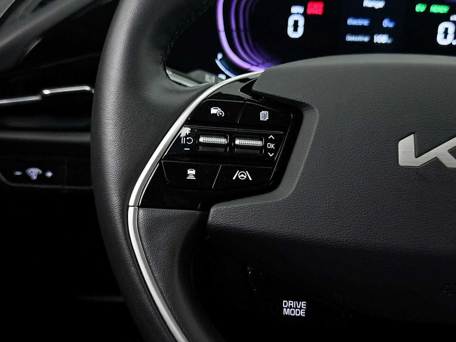 Used 2024 Kia Niro EX w/ EX Cold Weather Package FWD image 36
