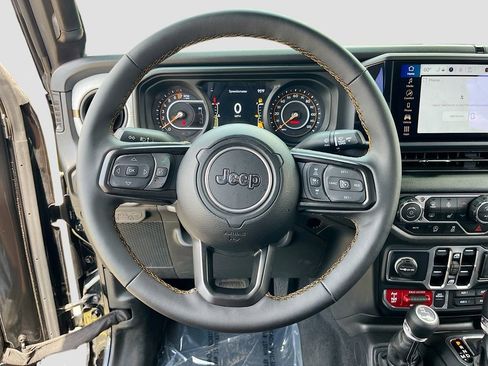 Certified 2025 Jeep Gladiator Mojave AWD/4WD image 11