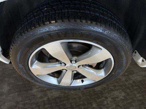 Used 2016 Jeep Grand Cherokee Overland w/ Advanced Technology Group image 34