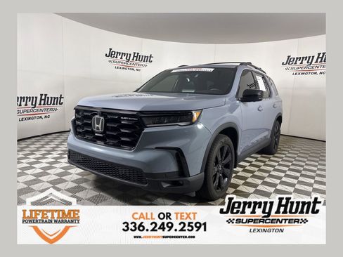 Used 2025 Honda Pilot Black Edition image 1