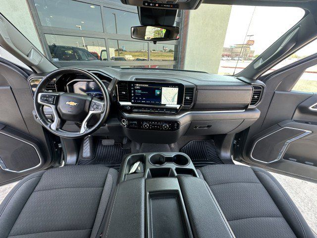 Used 2025 Chevrolet Silverado 1500 LT RWD image 13