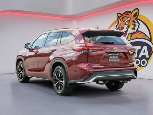 Used 2021 Toyota Highlander XSE AWD/4WD image 7