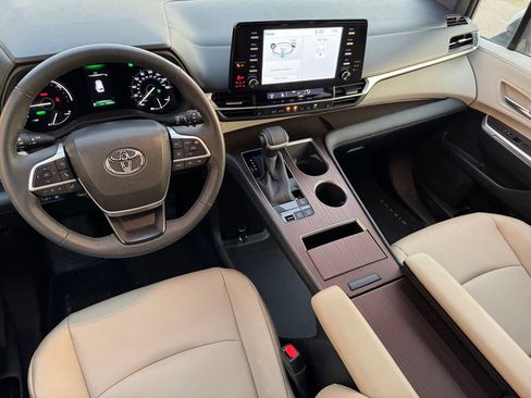 Used 2022 Toyota Sienna XLE FWD image 7