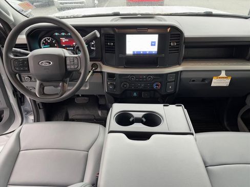 New 2026 Ford F250 XL w/ XL Chrome Package image 4