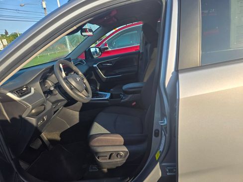 Used 2024 Toyota RAV4 XLE FWD image 7