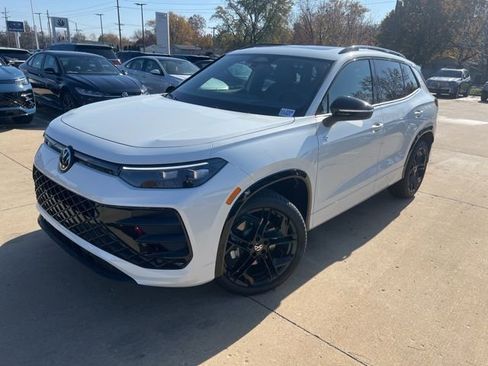 New 2026 Volkswagen Tiguan SE R-Line AWD/4WD image 3
