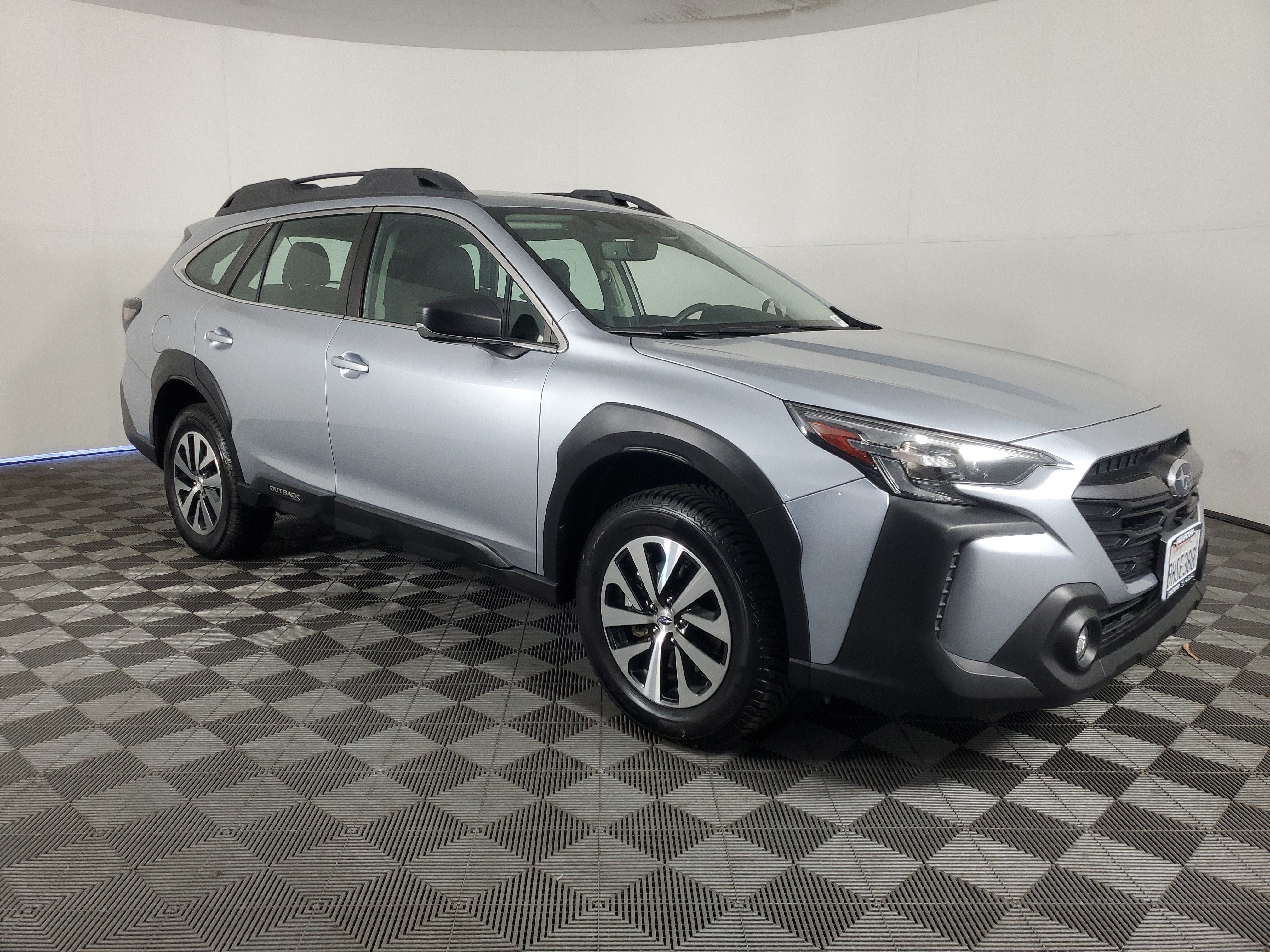 Used 2024 Subaru Outback AWD/4WD image 2