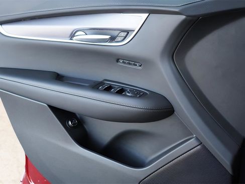 New 2025 Cadillac XT6 Luxury image 17