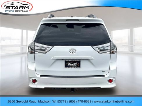 Used 2016 Toyota Sienna SE FWD image 5