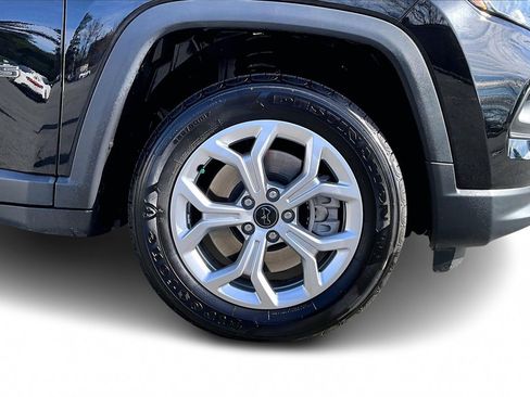 Certified 2025 Jeep Compass Latitude image 31