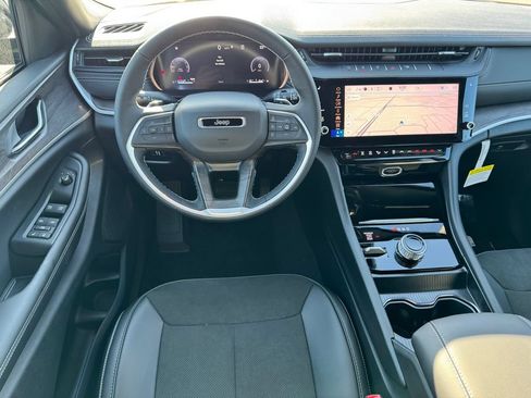 New 2026 Jeep Grand Cherokee Altitude AWD/4WD image 18