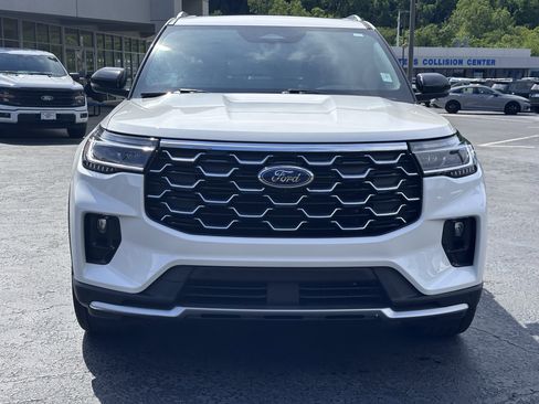 Used 2025 Ford Explorer Platinum w/ Ultimate Package AWD/4WD image 31