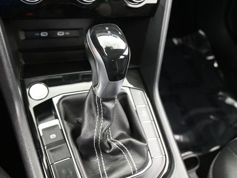 Used 2022 Volkswagen Taos SEL w/ Panoramic Sunroof Package image 28