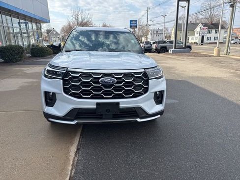 Used 2025 Ford Explorer Platinum w/ LUX Leather Package AWD/4WD image 3