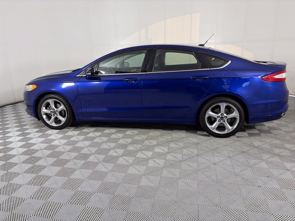 Used 2016 Ford Fusion SE FWD image 4