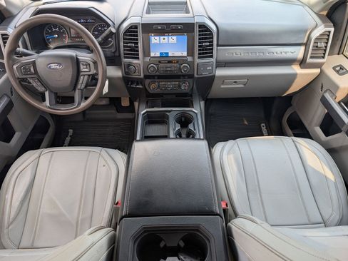 Used 2019 Ford F250 XLT w/ XLT Value Package image 5