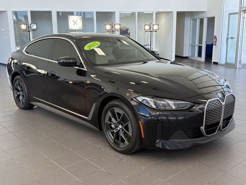 Used 2025 BMW i4 eDrive40 w/ Premium Package RWD image 7