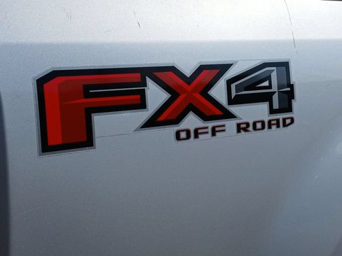 Used 2017 Ford F250 XL w/ Power Equipment Group AWD/4WD image 19