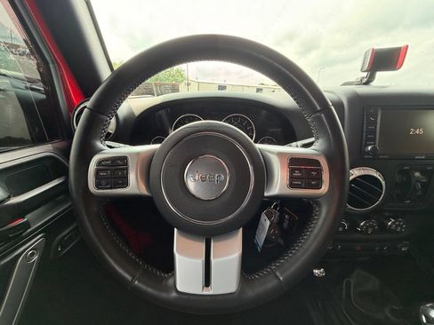Used 2016 Jeep Wrangler Unlimited Rubicon w/ Dual Top Group AWD/4WD image 7