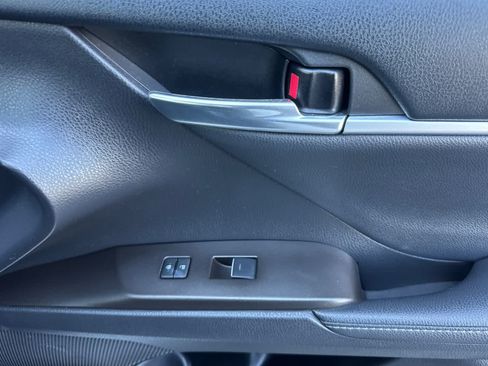 Used 2022 Toyota Camry XLE FWD image 18
