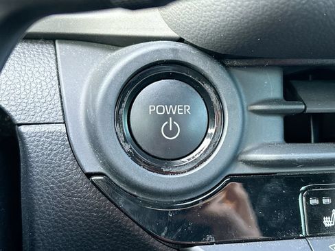 Certified 2025 Toyota Crown AWD/4WD image 19
