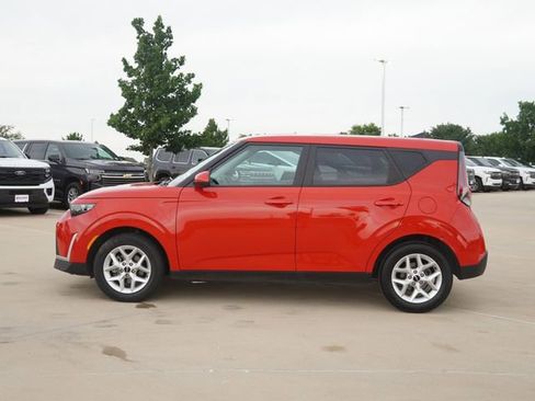 Used 2024 Kia Soul LX w/ Option Group 015 FWD image 6
