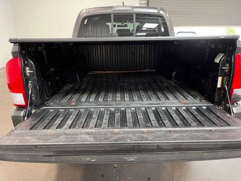 Used 2016 Toyota Tacoma SR5 RWD image 16