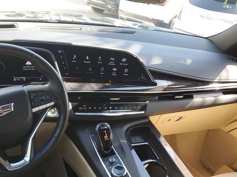 Used 2022 Cadillac Escalade Premium Luxury AWD/4WD image 19