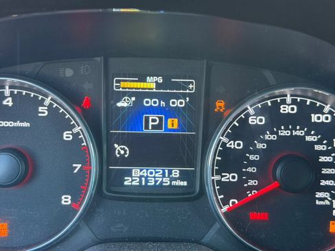 Used 2013 Subaru Outback 3.6R Limited w/ Moonroof Pkg AWD/4WD image 18