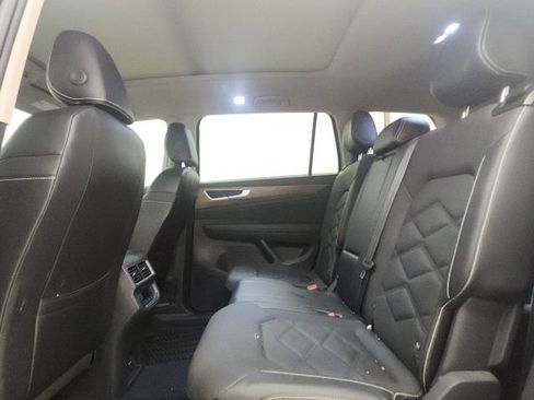 Used 2024 Volkswagen Atlas SE w/ Panoramic Sunroof Package FWD image 11