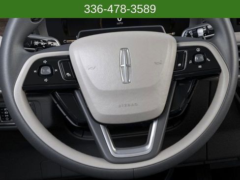 Used 2025 Lincoln Corsair Grand Touring image 12