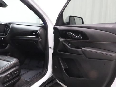 Used 2022 Chevrolet Traverse RS w/ LPO, Floor Liner Package AWD/4WD image 14