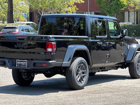 New 2025 Jeep Gladiator Sport AWD/4WD image 3