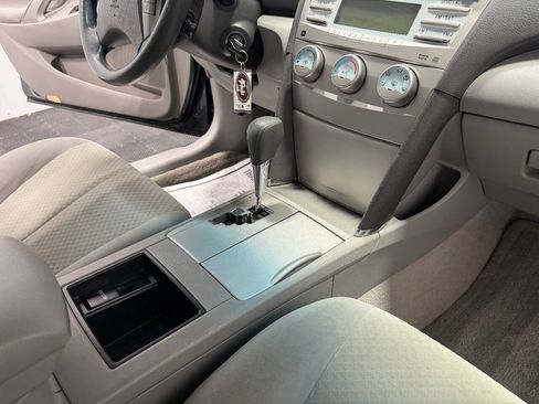 Used 2009 Toyota Camry LE FWD image 11