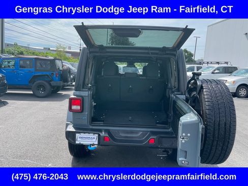 Used 2024 Jeep Wrangler Unlimited w/ Convenience Group AWD/4WD image 31