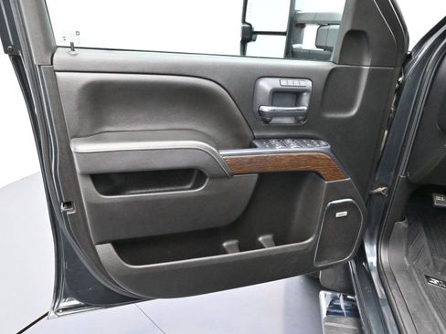 Used 2018 GMC Sierra 2500 Denali w/ Duramax Plus Package image 9