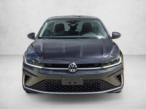 Used 2025 Volkswagen Jetta SE FWD image 2