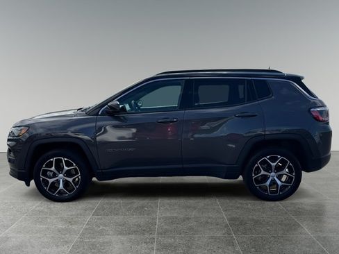Used 2024 Jeep Compass Limited AWD/4WD image 2