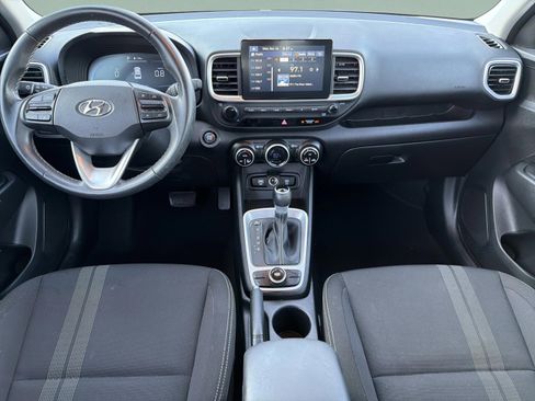 Used 2024 Hyundai Venue SEL image 9