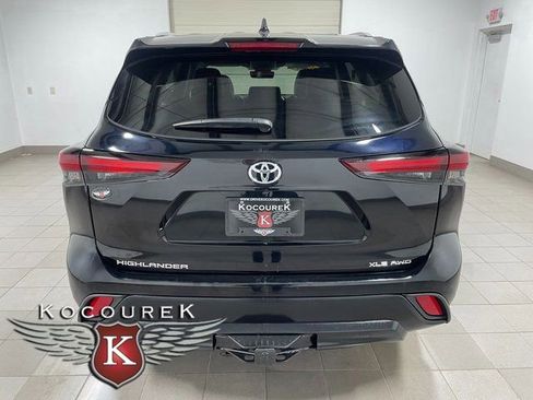 Used 2024 Toyota Highlander XLE AWD/4WD image 5