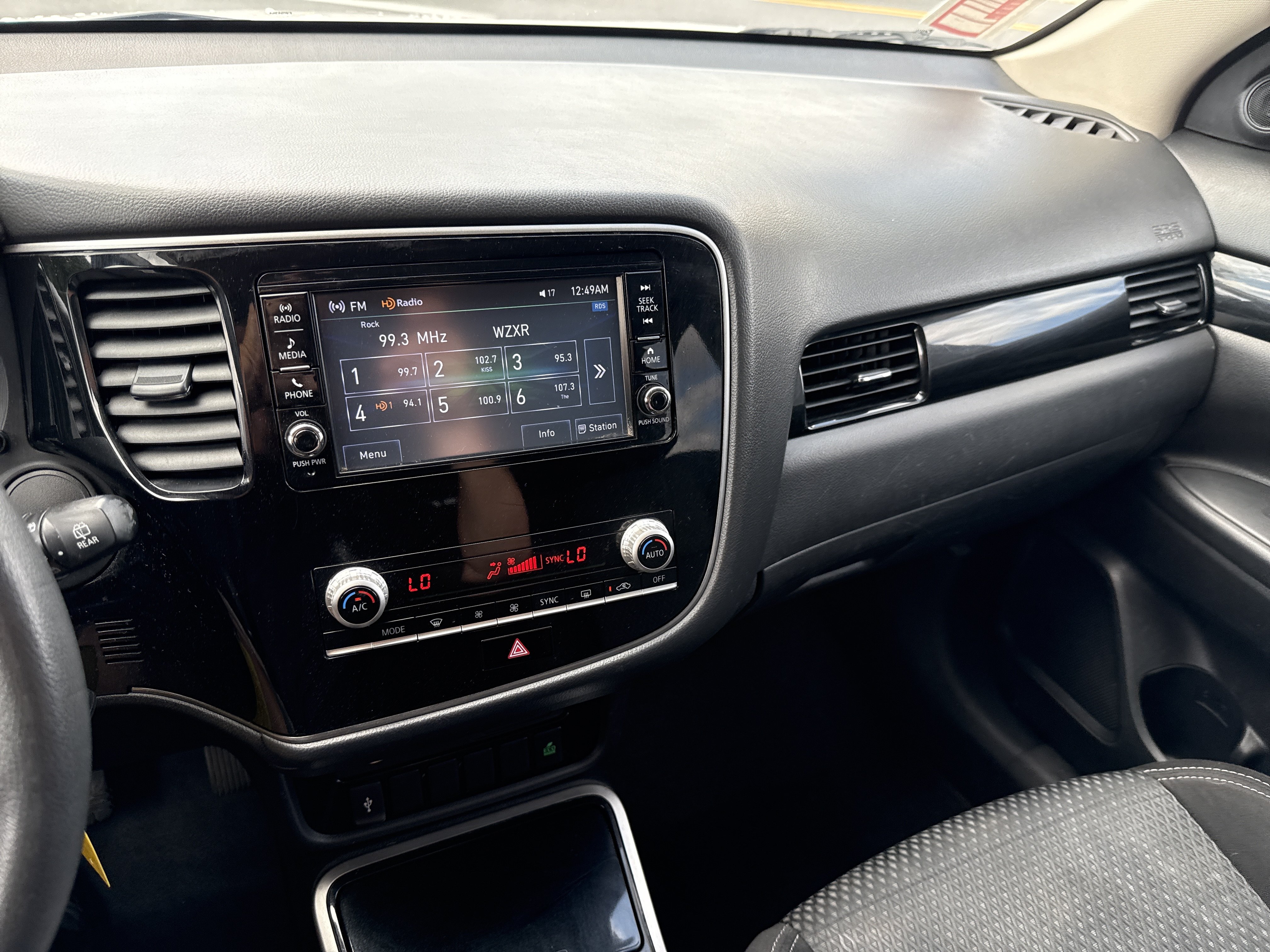 Used 2020 Mitsubishi Outlander ES AWD/4WD image 23