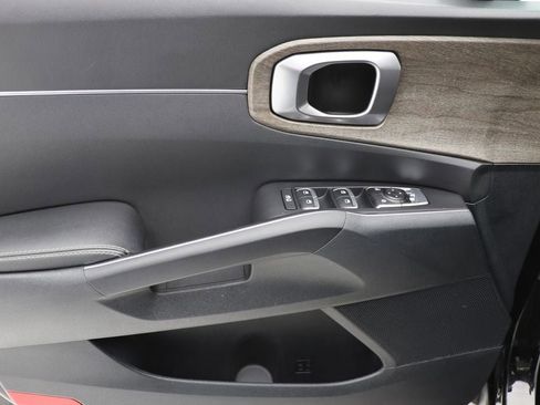 Used 2023 Kia Sorento S image 15
