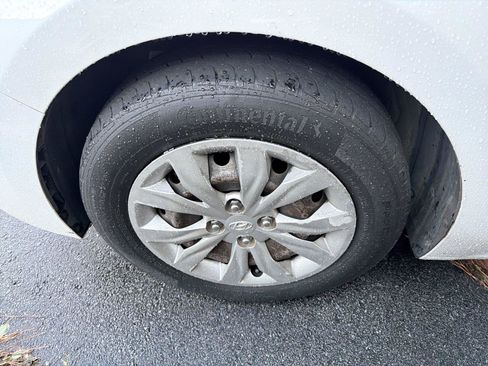 Used 2021 Hyundai Accent SE FWD image 7