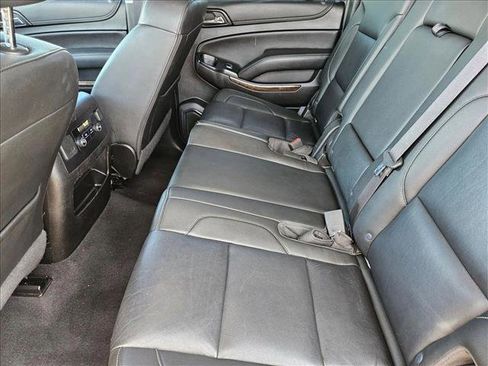 Used 2019 Chevrolet Suburban LT image 18