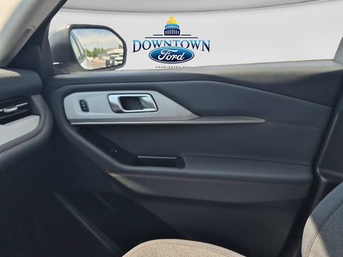 Used 2026 Ford Explorer Active AWD/4WD image 21