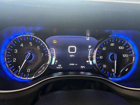 Used 2025 Chrysler Pacifica Limited FWD image 12